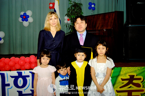예전 둘째 서이 모스크바한국유치원 졸업식에서.jpg