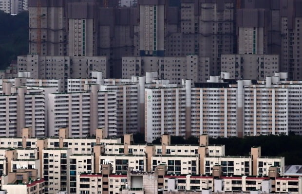 몽골의 한 장관은 서울, 강남구에 아파트 3채를 보유하여.jpg