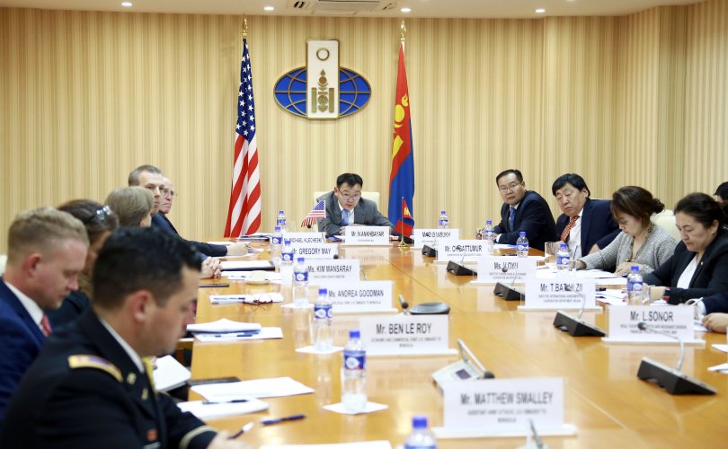 몽골-미국 간 온라인 회의를 개최하여.jpg