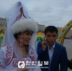 웨딩촬영중인 카자흐스탄의 신부